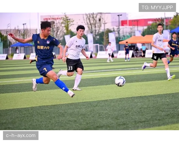 绿茵激战燃爆全场!足球赛事精彩瞬间尽显竞技魅力