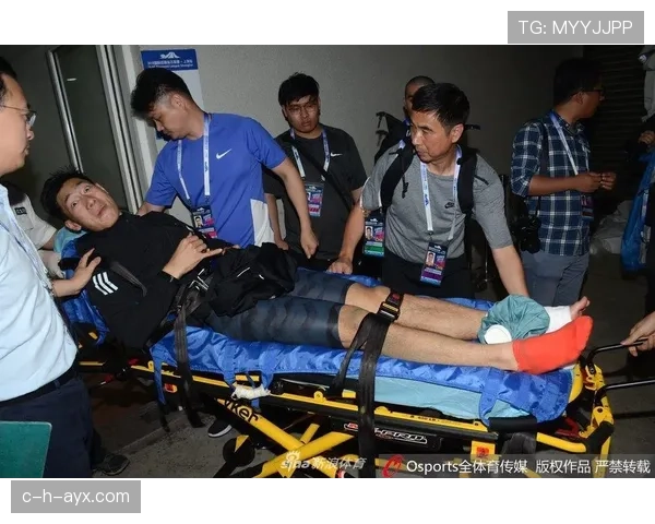 受伤离场规则全解析:什么时候允许换人谁来判定?